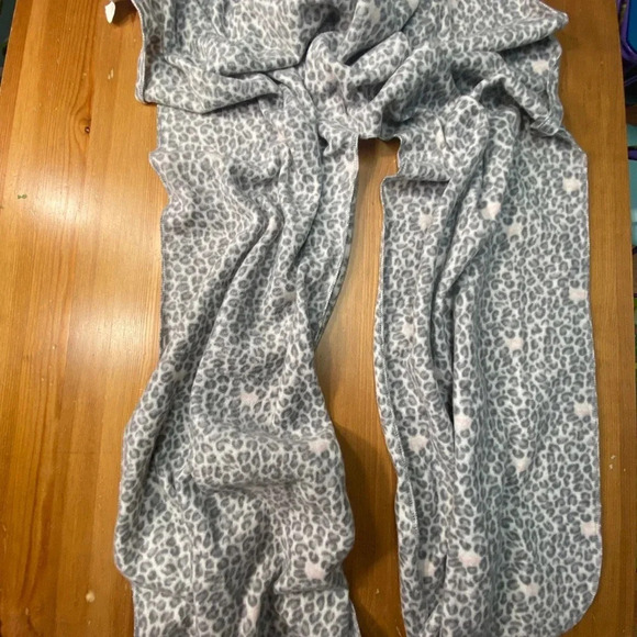 Centre Split / Over The Shoulder Shawl - Picture 2 of 5